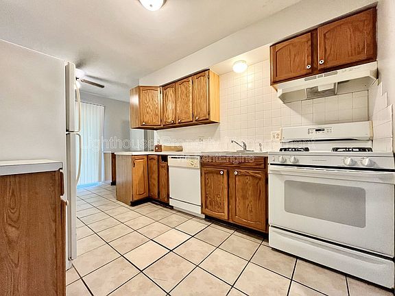 5th image of 1745 Dawes Ct SE