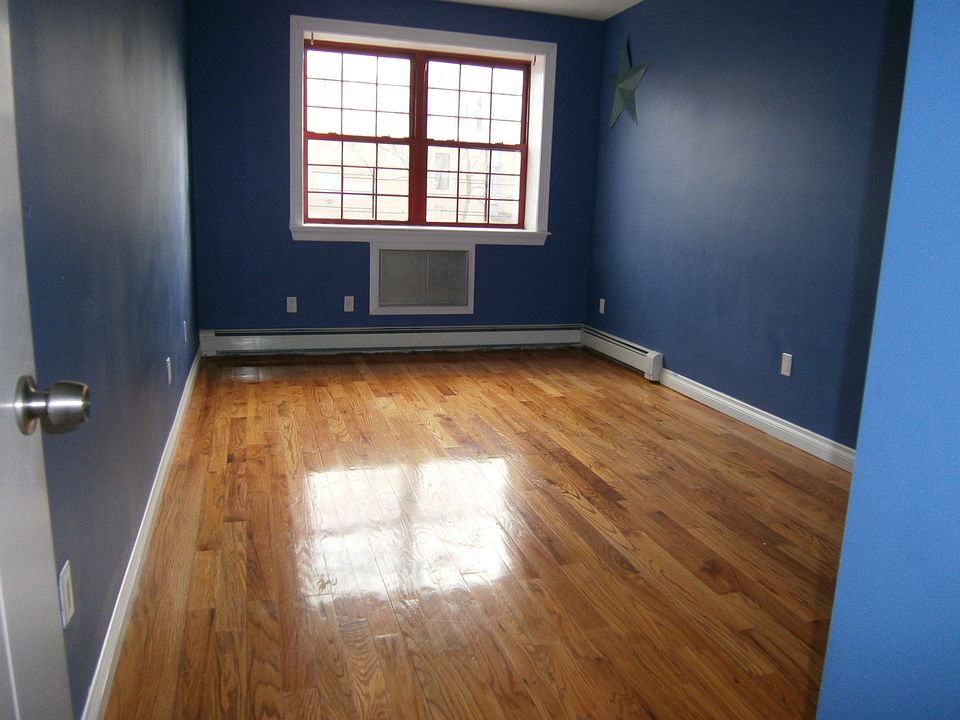2nd image of 710 E 220th St