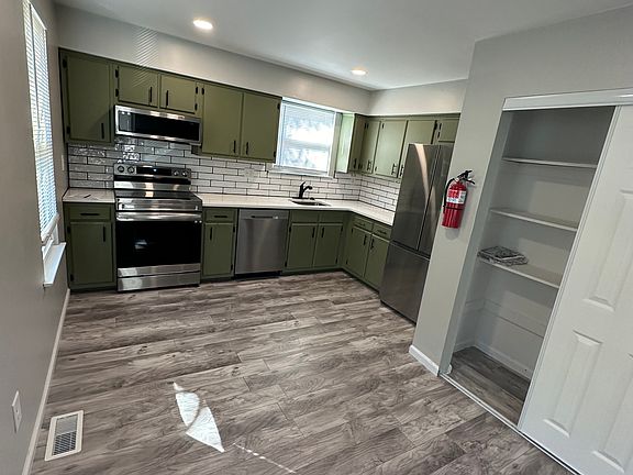 2nd image of 615 Jarvis Rd #B