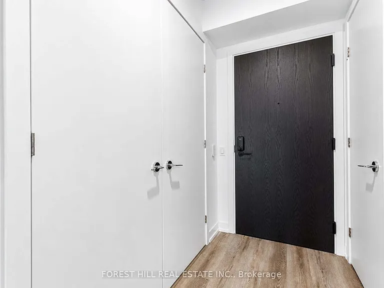 771 Yonge St W #601 — Photo 1