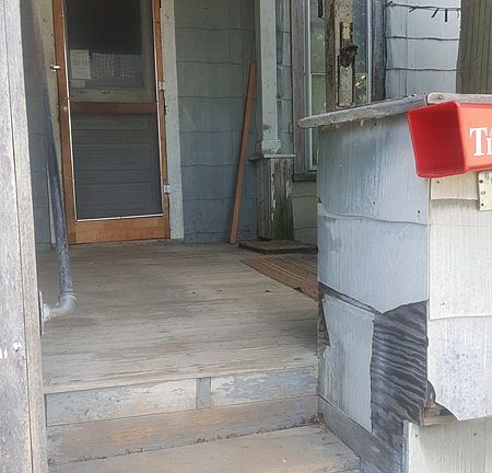 3rd image of 503 Pleasant St