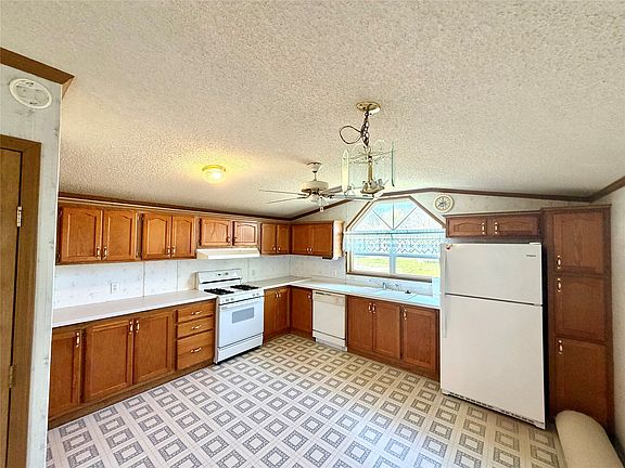 9th image of 720 2nd St