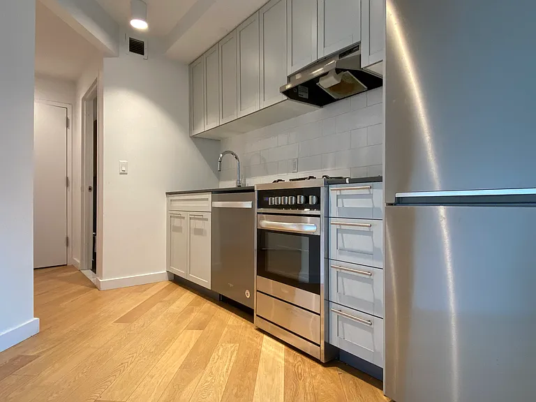 150 Union Ave #4J — Photo 3