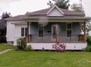 221 N Line St, Chesaning, MI 48616