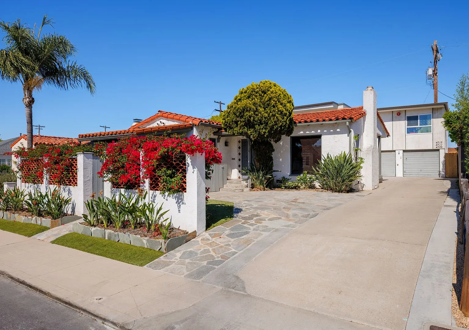 Charming Spanish-Style Craftsman 2bd/2ba Home in the Heart of the College Area — Photo 2