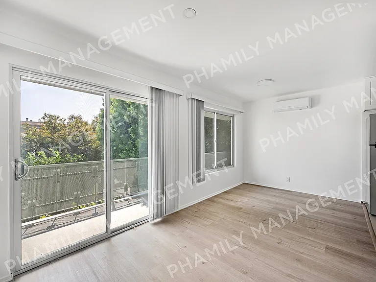 475 S Los Robles Ave #14 — Photo 2