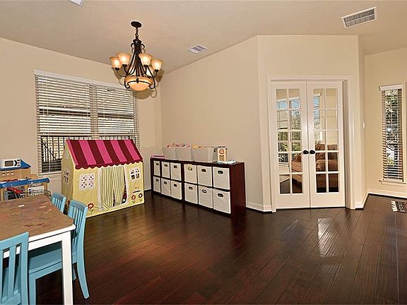 5th image of 138 Hearthshire Cir