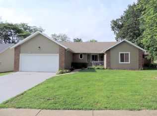 2821 S Scotts Ln, Springfield, MO 65807