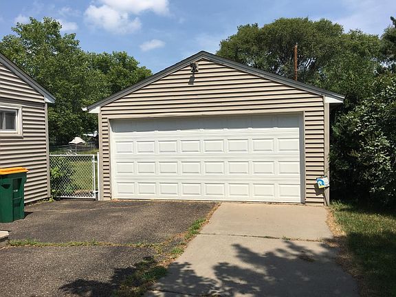 2nd image of 5900 Elmhurst Ave
