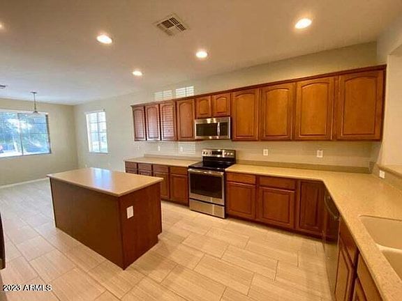 3rd image of 654 W Desert Mountain Dr