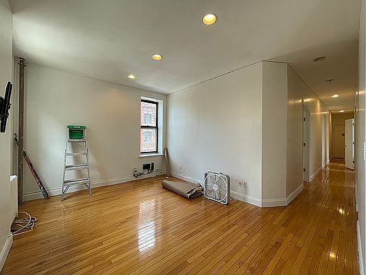 5th image of 1565 Lexington Ave #W3