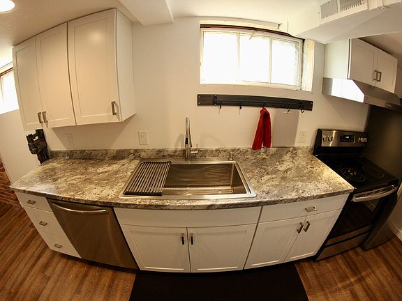 Full kitchen