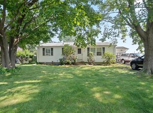 108 Hollow Tree Dr, Cranston, RI 02920