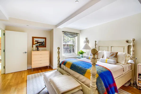 Sold by Compass | media 14