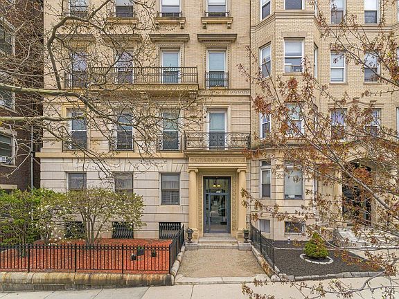 3rd image of 465 Park Dr APT 2