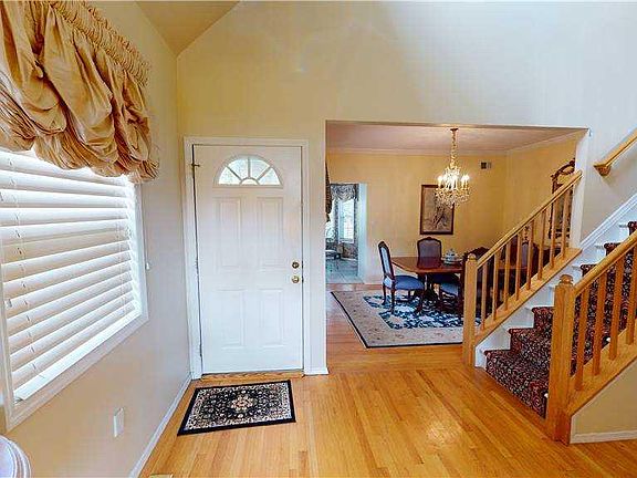 5th image of 105 Deer Valley Dr