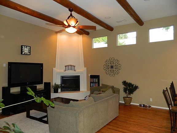 2nd image of 1104 Wellesley Dr SE