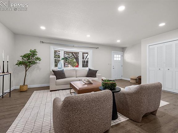 4th image of 3050 E Whileaway Cir