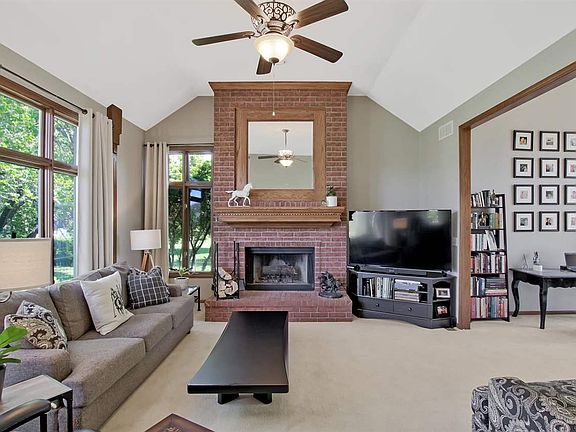 3rd image of 2530 N Green Meadow Cir