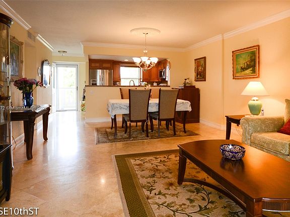 3rd image of 414 SE 10th St APT 408