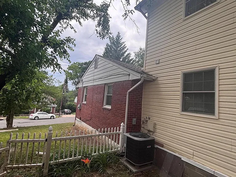 1813 S Stafford St — Photo 9