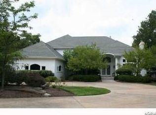 28049 N Woodland Rd, Cleveland, OH 44124