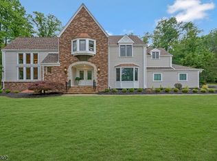 29 Crown Dr, Warren Twp., NJ 07059