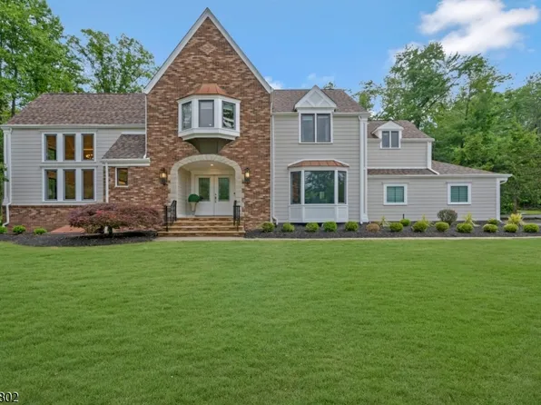 29 Crown Dr, Warren Twp., NJ 07059