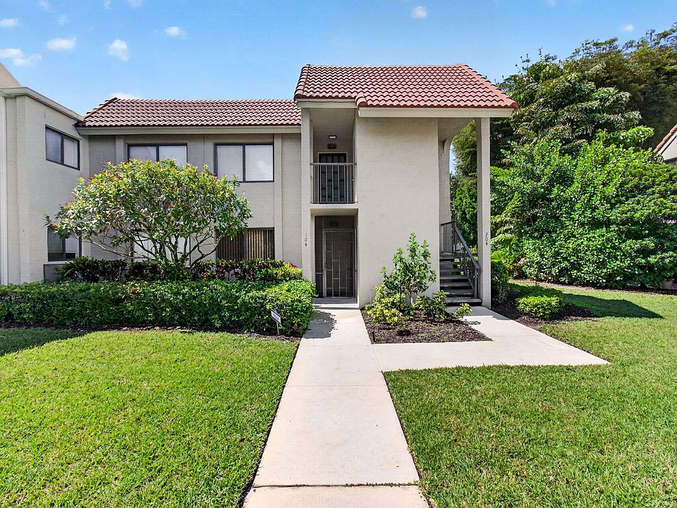 1st image of 5561 Fairway Park Drive #104