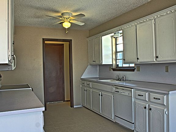 3rd image of 716 N Markwell Ave