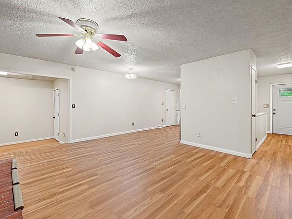 5th image of 4431 N Auburn St
