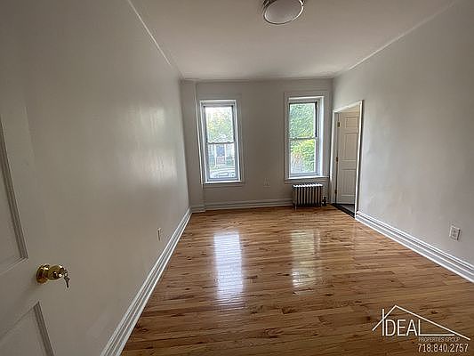 3rd image of 862 E 17th St #2