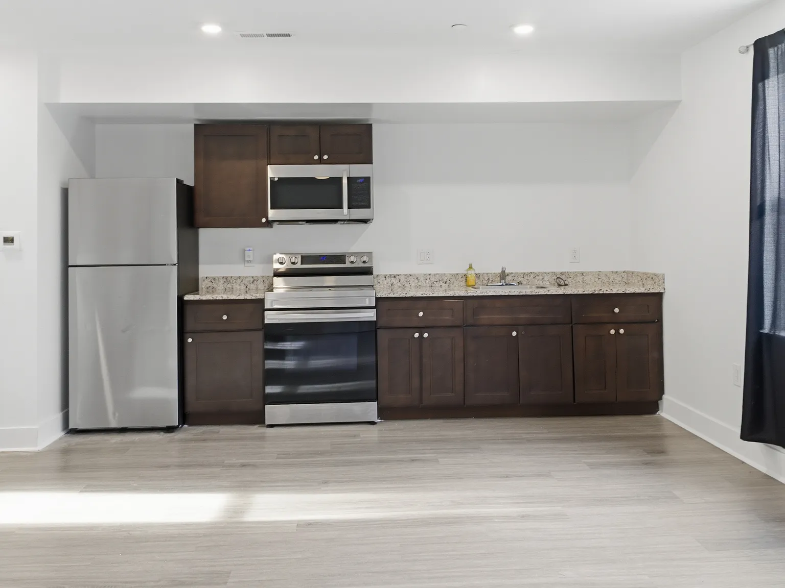 2 bed, 1130 sqft, $1,299 — Photo 2