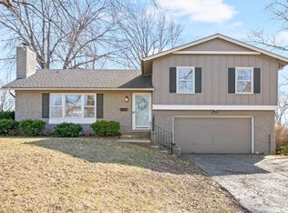 8343 Travis Ln, Overland Park, KS 66212