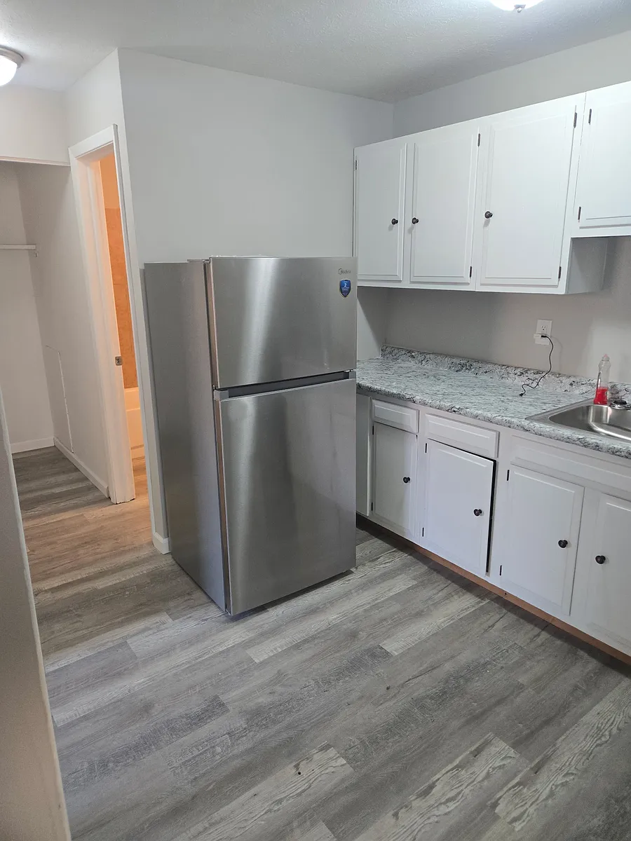 Building Photo - 16115 Maple Park Dr #0