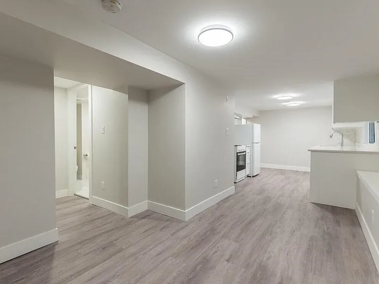 3403 Carolina St — Photo 6