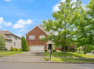 2216 Shaker Run Rd, Lexington, KY 40509