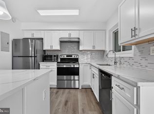3242 S 28th St APT 403, Alexandria, VA 22302