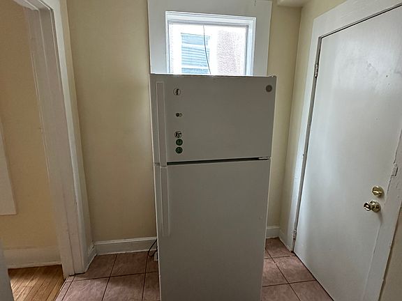 4th image of 401 Sherman Ave Unit 1
