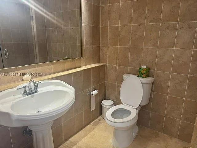 5401 Collins Ave #230 — Photo 42