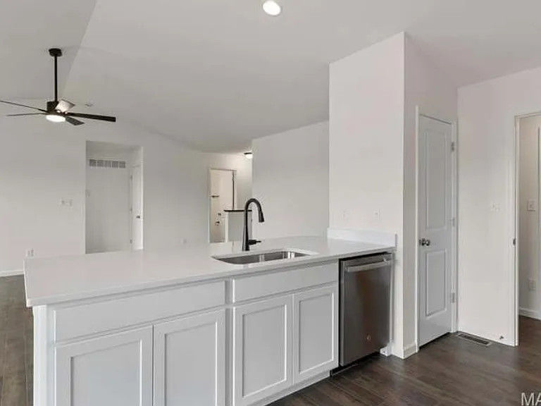 408 Honor Hill Dr — Photo 8