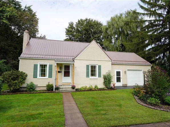 11 Victory Dr, Brockport, NY 14420