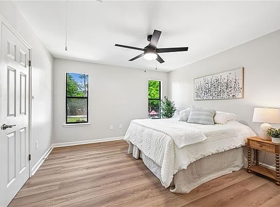 3rd image of 128 Pineridge St E #128