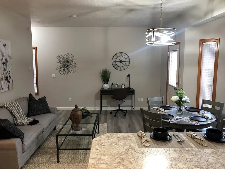 3928 SW Pinewood Way — Photo 3