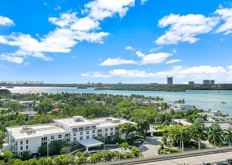 10275 Collins Ave #1128