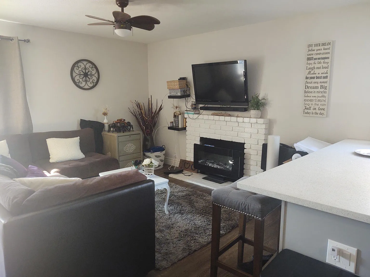 2638 E Olivera Rd — Photo 2