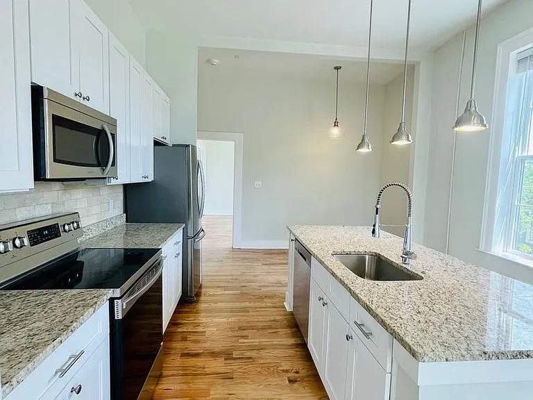 146 E Washington St — Photo 14