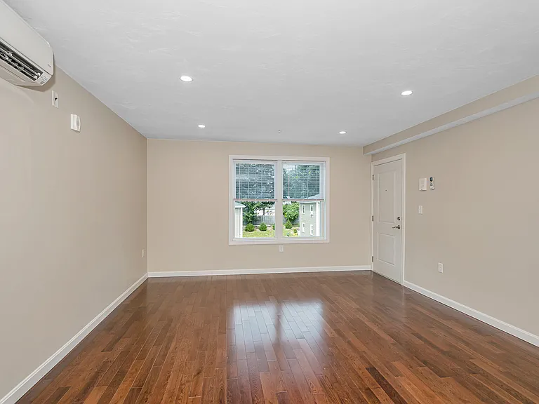Princeton Court Apartments — Photo 16