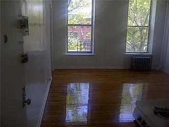 Rented by R New York