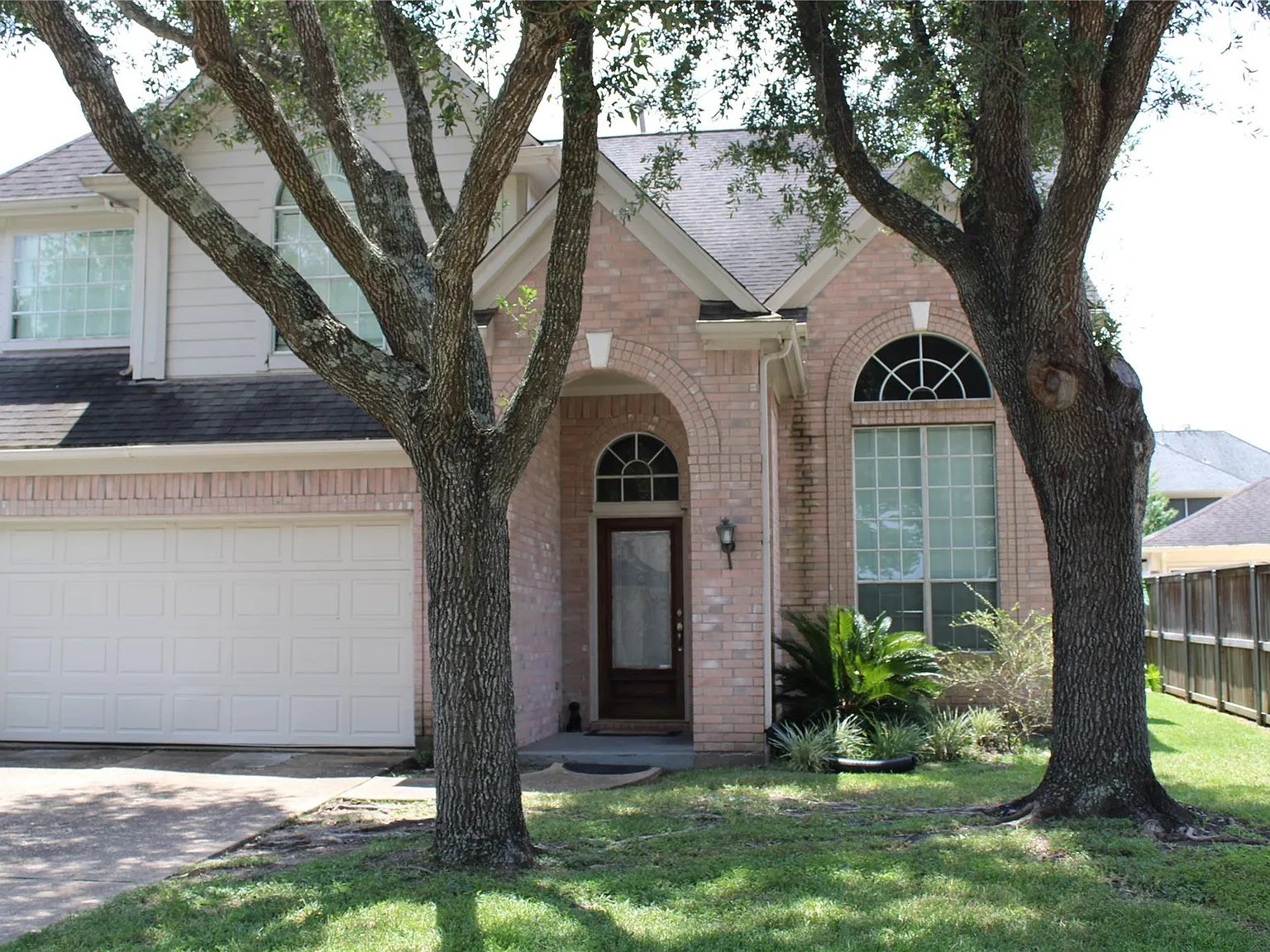 4 bed, 2.5 bath, 2097 sqft, $2,500 — Photo 2
